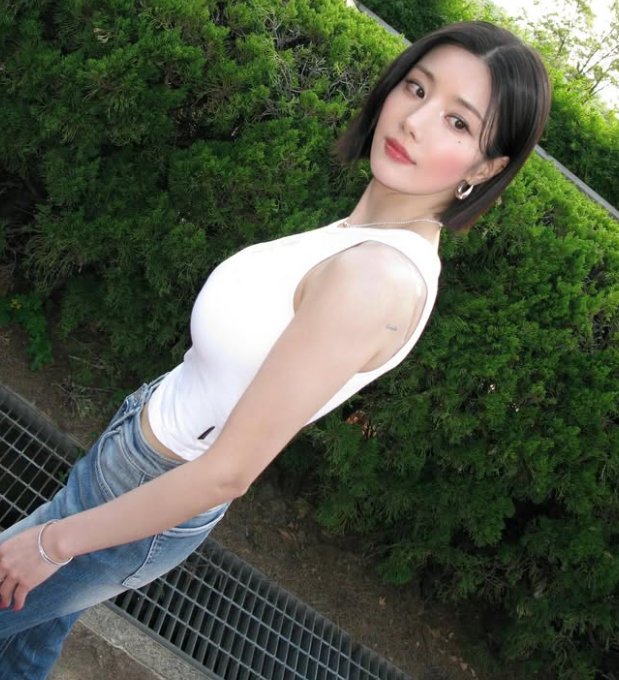 Kwon Eun Bi behind the scenes at college event