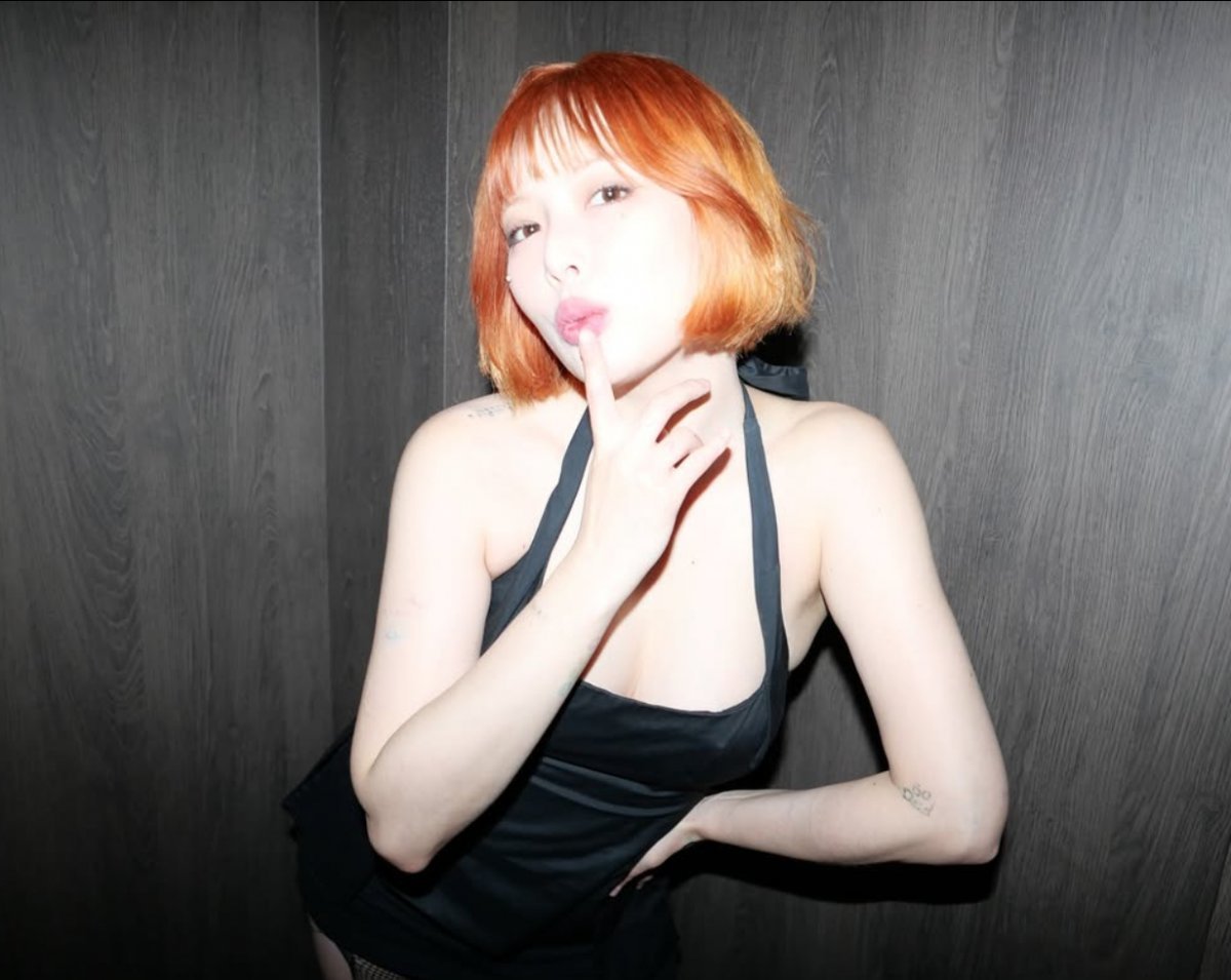 HyunA reveals her new orange short hair on Instagram
