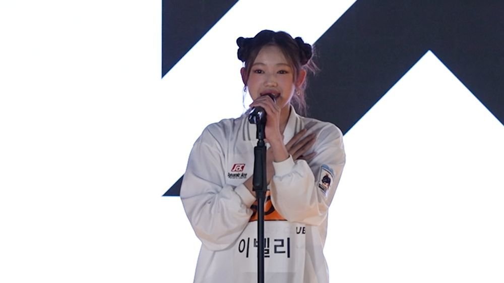 EVELLI showcasing rap and vocal skills in YG monthly assessment