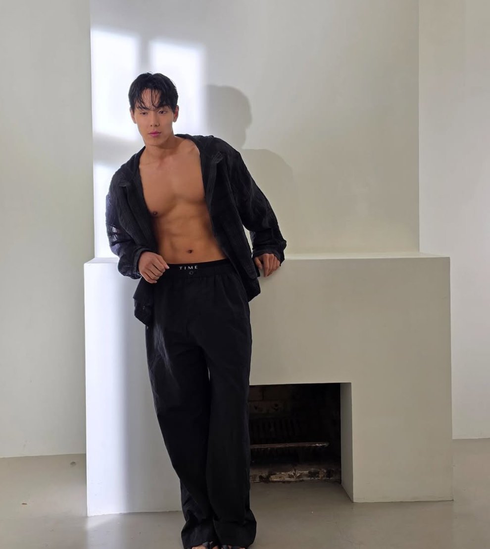 MONSTA X Shownu shows off his toned abs in a new photoshoot