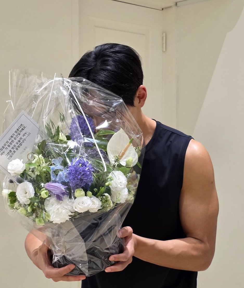 MONSTA X Shownu celebrates 10th anniversary with group