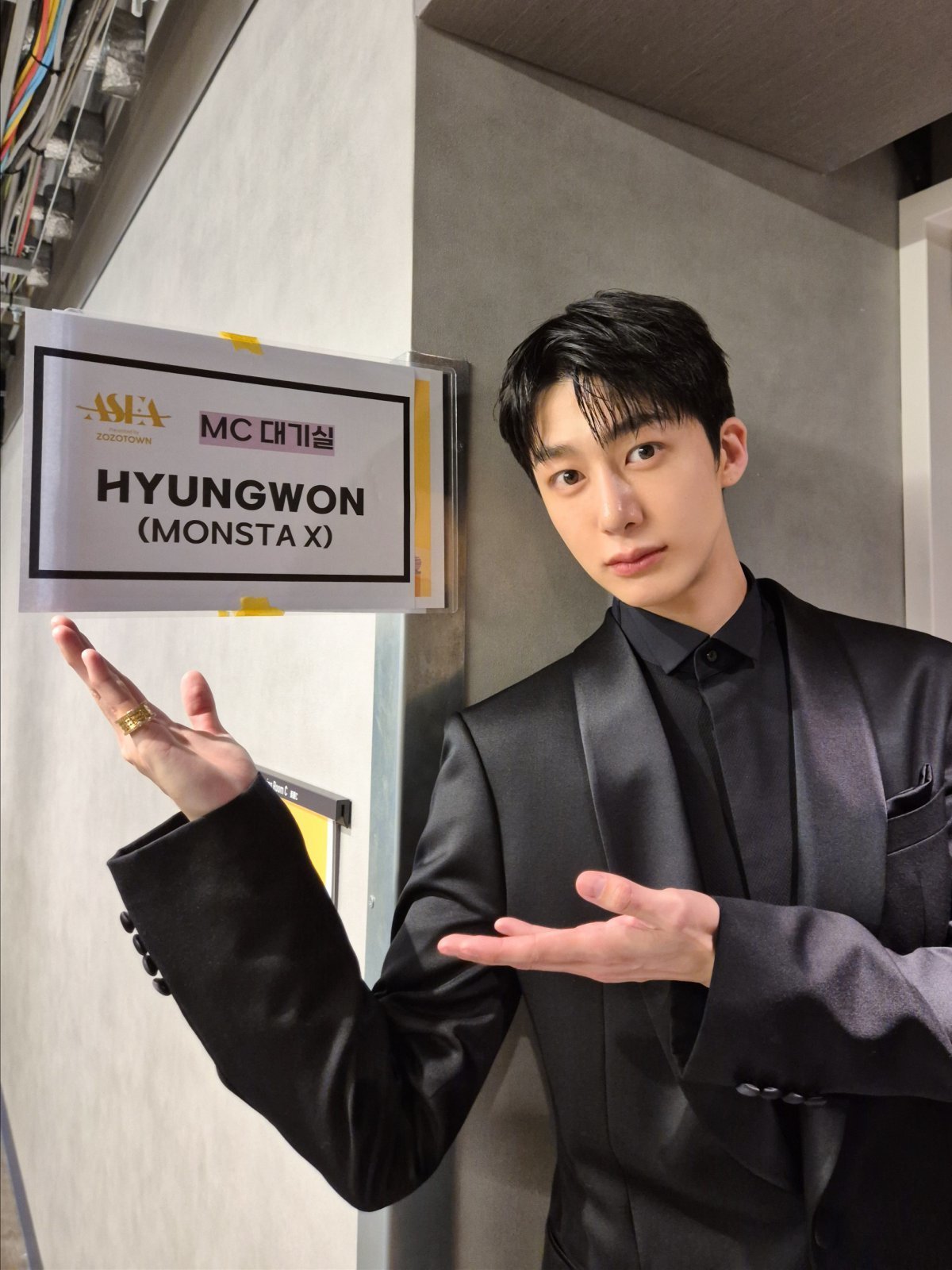 Hyungwon interacts with fans at ASEA 2025