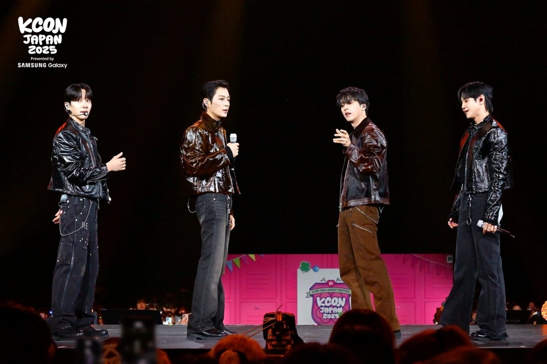 Highlight performing at KCON JAPAN 2025