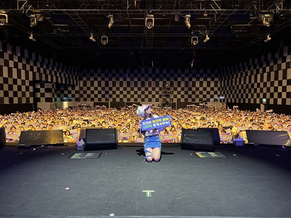 Choi Yena performing at her first solo concert in Taipei, dazzling fans with her energy. Photo © Yuehua Entertainment