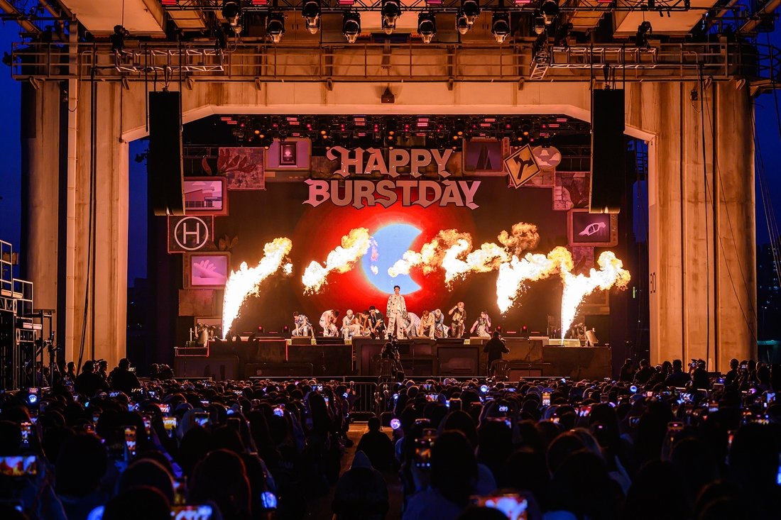 SEVENTEEN performing at Jamsu Bridge in Seoul