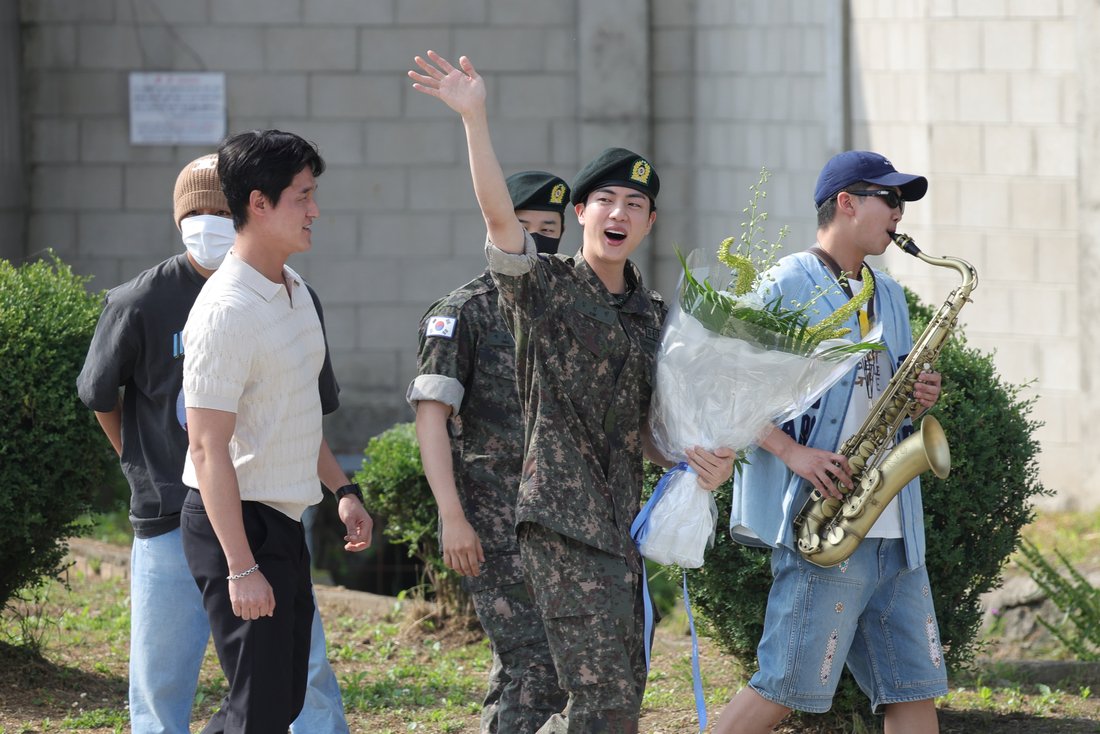 BTS members reunited at Jin's discharge
