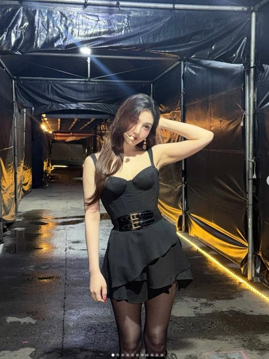 Red Velvet Joy smiling rehearsal look