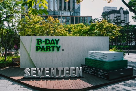 Seventeen 10th Anniversary HYBE Building Wrap
