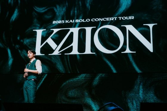Kai interacting with fans during his solo concert in Kuala Lumpur. Photo courtesy of SM Entertainment.