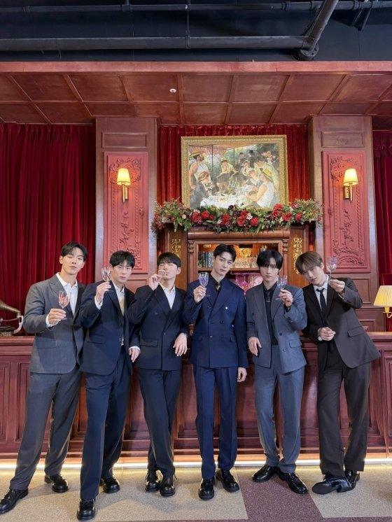 MONSTA X 10th Anniversary Full Group Reunion