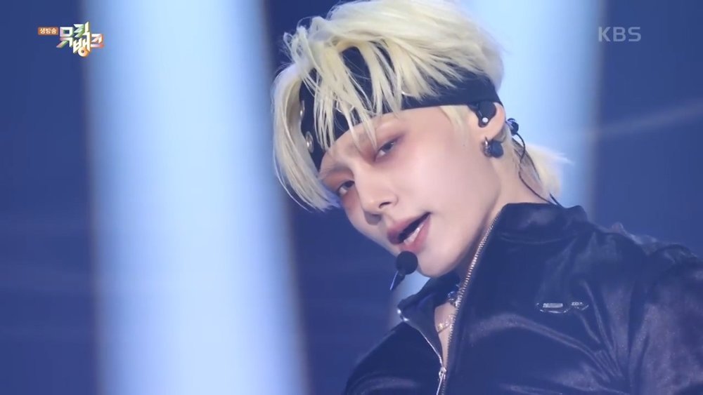 ONEUS Hwanwoong performing his solo debut 'RADAR' on stage