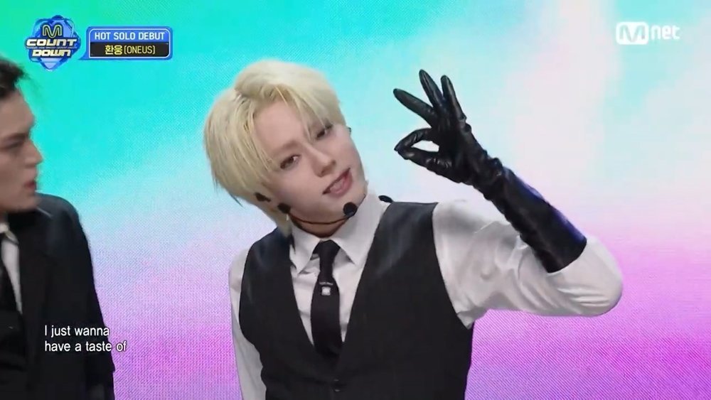 Hwanwoong wows fans with 'RADAR' on KBS2 Music Bank
