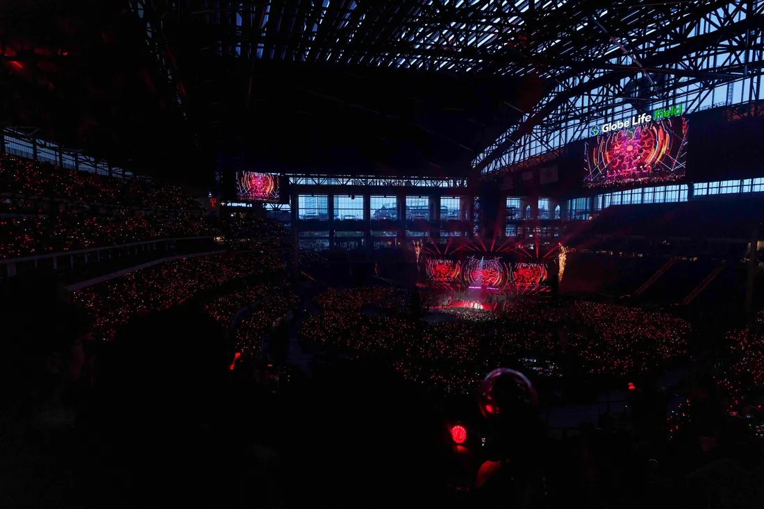 Stray Kids thank fans during their Arlington stadium encore. Photo courtesy of JYP Entertainment.