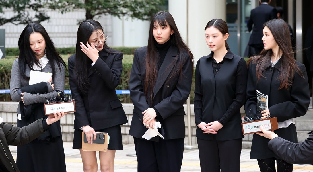 NewJeans members at the Seoul Central District Court, March 7, 2025 (credit: Yonhap News)