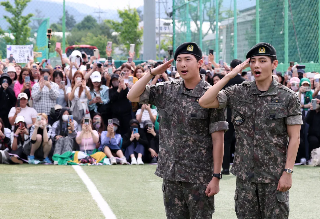BTS V and RM greeting fans after military service