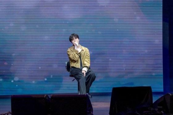 Kim Jinhwan greets fans at his 2025 Seoul fanmeeting. Photo: 143 Entertainment