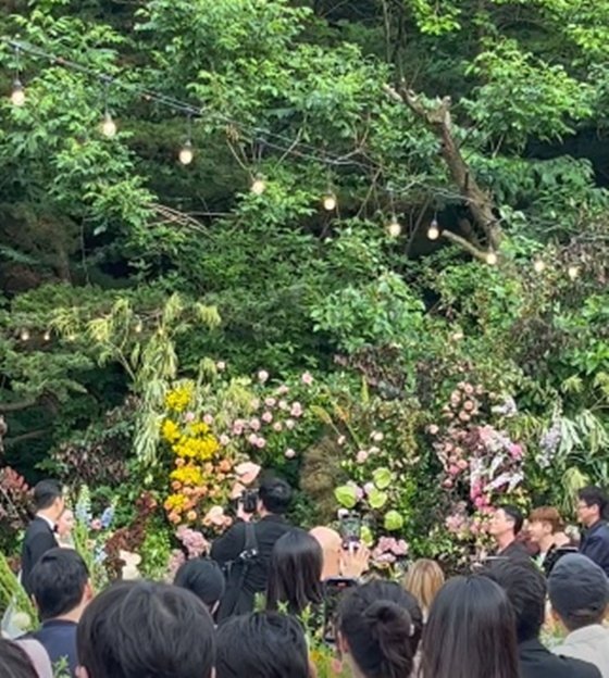 Min of Miss A wedding ceremony with husband