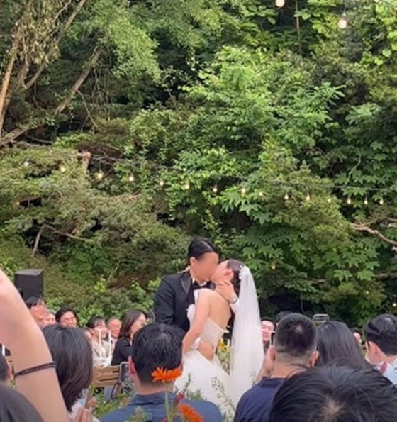 2AM performing at Min's wedding
